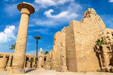 Karnak Tapınağı güneşli bir günde, Luxor, Mısır
