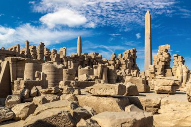Karnak Tapınağı güneşli bir günde, Luxor, Mısır