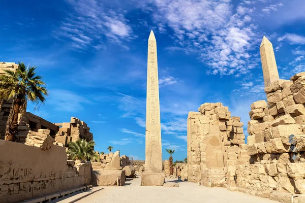Karnak Tapınağı güneşli bir günde, Luxor, Mısır