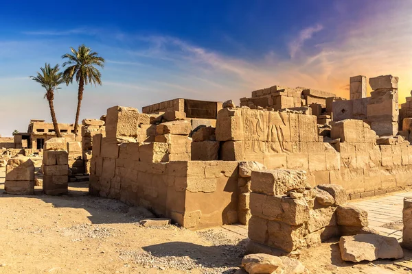 Karnak Tapınağı güneşli bir günde, Luxor, Mısır