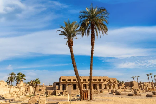 Karnak Tapınağı güneşli bir günde, Luxor, Mısır