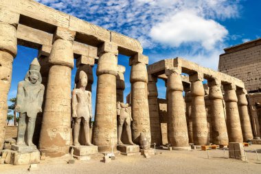 Luxor Tapınağı güneşli bir günde, Luxor, Mısır
