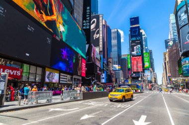 NEW YORK CITY, ABD - 15 Mart 2020: Times Square, ABD 'nin New York şehrinin bir sembolüdür