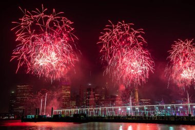 NEW YORK CITY, ABD - 4 Temmuz 2019: Macy 'nin 4 Temmuz Bağımsızlık Günü Havai fişek gösterisi