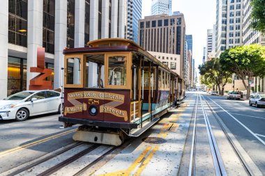 SAN FRANCISCO, ABD - 29 Mart 2020: San Francisco, Kaliforniya, ABD 'deki Cable Car tramvayı