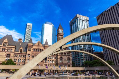 TORONTO, CANADA - 2 Nisan 2020: Toronto Eski Belediye Binası güneşli bir günde, Ontario, Kanada