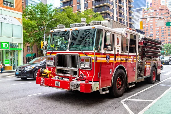 美国纽约 2020年3月15日 美国纽约市曼哈顿的消防车响应紧急呼叫 — 图库照片