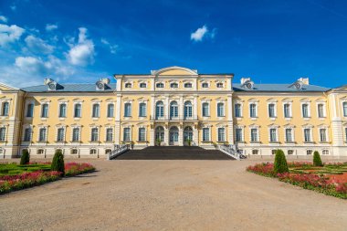 Rundale sarayda bir güzel yaz günü, Letonya