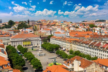 Panoramik hava görünümünde Rossio Meydanı Lizbon bir güzel yaz günü, Portekiz