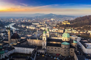 Salzburg Katedrali (Avusturya), güzel bir günde panoramik havadan görünümü