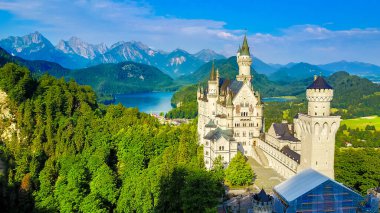 Neuschwanstein Şatosu Fussen, Bavyera, Almanya bir güzel yaz gün