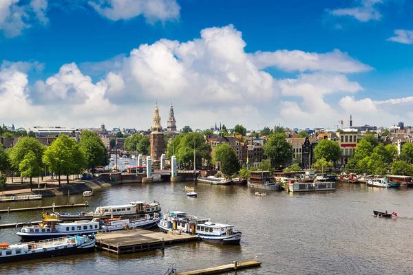 在一个美丽的夏日 荷兰的阿姆斯特丹的全景鸟瞰图 — 图库照片