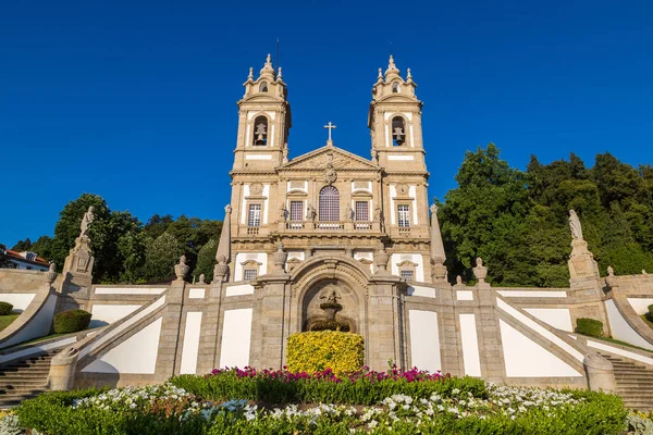 BOM Jesus mı Braga Monte manastırda bir güzel yaz günü, Portekiz