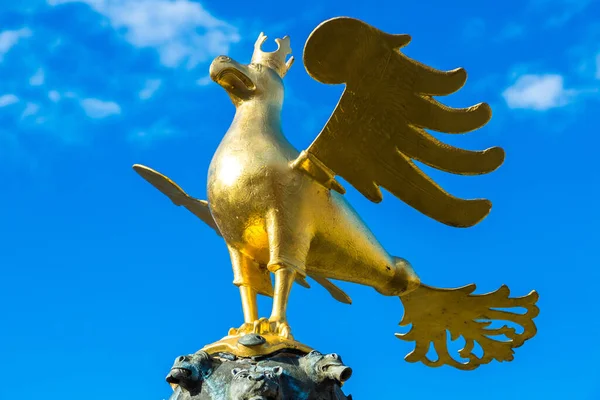 Πηγή Της Αγοράς Και Χρυσός Αετός Στο Goslar Μια Όμορφη — Φωτογραφία Αρχείου