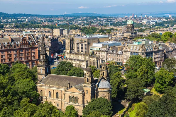 Luchtfoto Uitzicht Edinburgh Een Mooie Zomerdag Schotland Verenigd Koninkrijk — Stockfoto