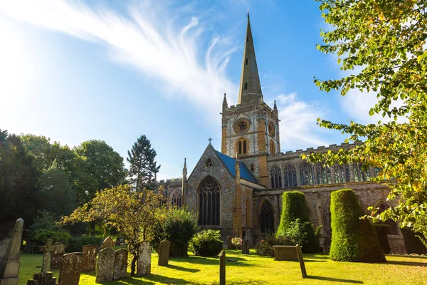 Holy Trinity Kilisesi üzerine bir güzel yaz günü, İngiltere, Amerika Birleşik Devletleri içinde Avon Stratford içinde