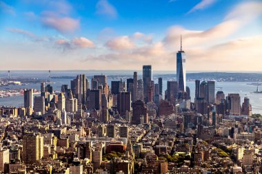 New York City, New York, ABD 'de günbatımında Manhattan' ın panoramik hava manzarası