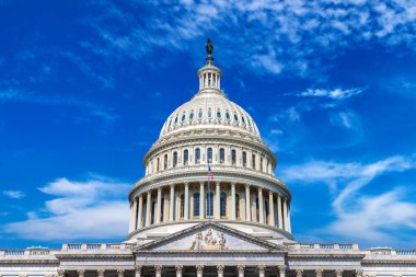 ABD Kongre Binası bir yaz günü Washington DC 'de.