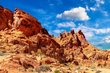 Ateş Vadisi Parkı güneşli bir günde, Nevada, ABD
