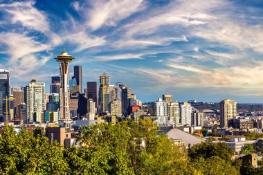 Seattle 'ın günbatımındaki panoramik manzarası, Washington, ABD