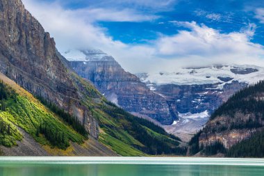 Louise Gölü 'nün panoramik manzarası, Kanada Banff Ulusal Parkı