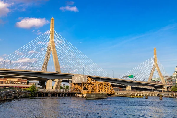 ボストンのザキム橋 マサチューセッツ州晴れた日に — ストック写真