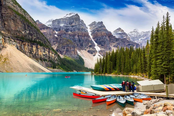 Kanoter Vid Sjön Moraine Banff National Park Canada — Stockfoto