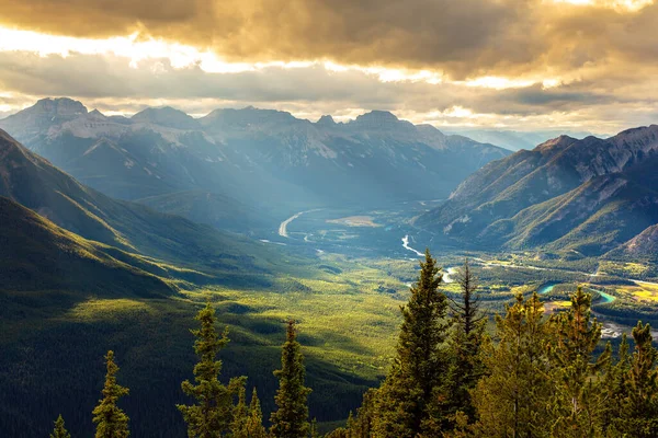 Vista Aérea Panorámica Bow Valley Parque Nacional Banff Atardecer Rockies —  Fotos de Stock