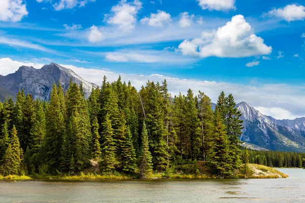 Johnson Lake Banff National Park Canadá —  Fotos de Stock