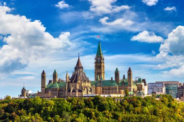 Kanada Parlamentosu Ottawa 'da güneşli bir günde, Kanada