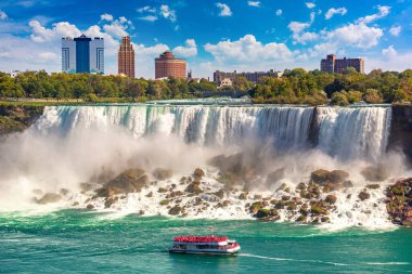 Kanada 'nın Niagara Şelaleleri, Amerika Şelaleleri, Niagara Şelaleleri, Ontario, Kanada' da güneşli bir günde
