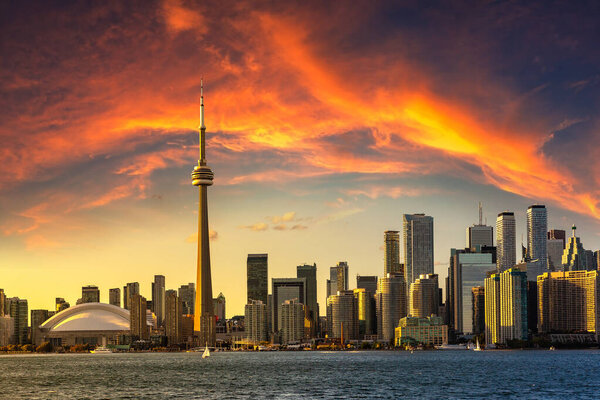 Мбаппе вид на горизонт Торонто на закате, Онтарио, Канада