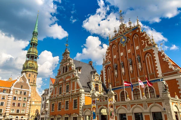Huis Van Blackheads Sint Peters Kerk Riga Een Prachtige Zomerdag — Stockfoto