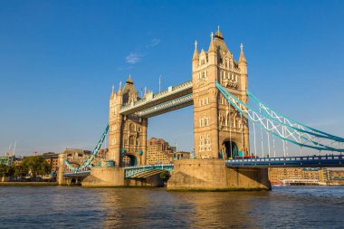 Tower Bridge bir güzel yaz günü, İngiltere, İngiltere Londra'da bulunan