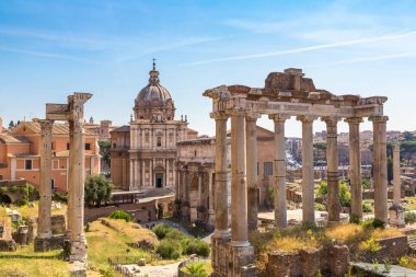 Roma, İtalya 'da bir yaz gününde antik Forum kalıntıları