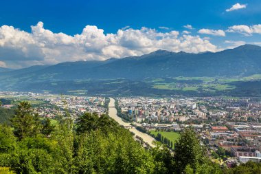 Bir güzel yaz günü, Avusturya Innsbruck panoramik havadan görünümü