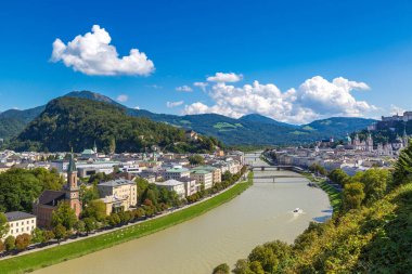 Salzburg Katedrali (Avusturya), güzel bir günde panoramik havadan görünümü