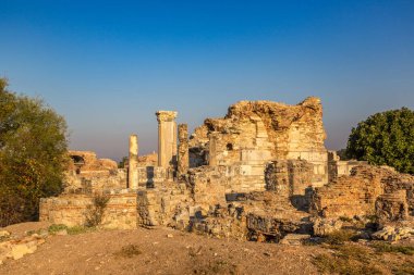 Antik kentin Efes, bir güzel yaz günü Türkiye'de antik Yunan şehir kalıntıları