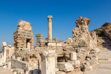 Antik kentin Efes, bir güzel yaz günü Türkiye'de antik Yunan şehir kalıntıları