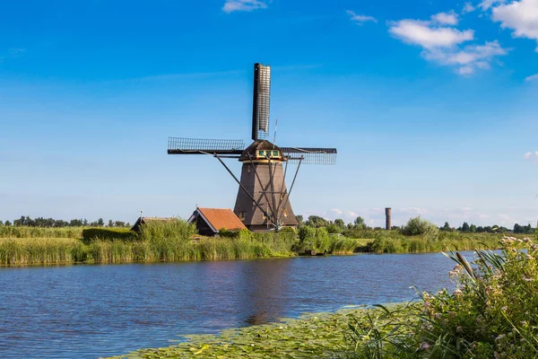 Větrné Mlýny Vodní Kanál Kinderdijk — Stock fotografie