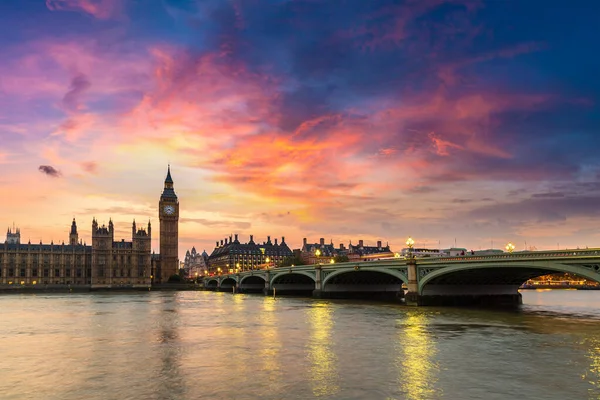 美しい夏の夜 イングランド イギリスのロンドンのビッグベン 国会議事堂 ウェストミン スター橋 — ストック写真