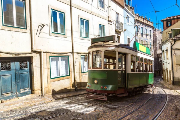 Винтажный Трамвай Центре Лиссабона Прекрасный Летний День Португалия — стоковое фото