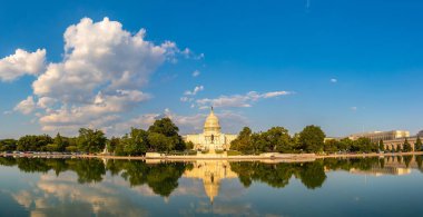 ABD Kongre Binası Panorama ve Kongre Yansıyan Havuz Washington DC, ABD 'de gün batımında