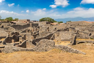 Pompei şehri, güzel bir yaz gününde İtalya 'nın Vesuvius kentinde patlayan volkanla MÖ 79' da yok oldu.