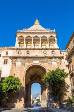 Porto Nuovo İtalya'nın Palermo, kapıda bir güzel yaz günü