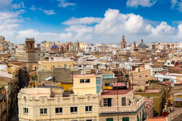 İspanya 'nın güzel bir yaz gününde Valencia' nın panoramik hava manzarası