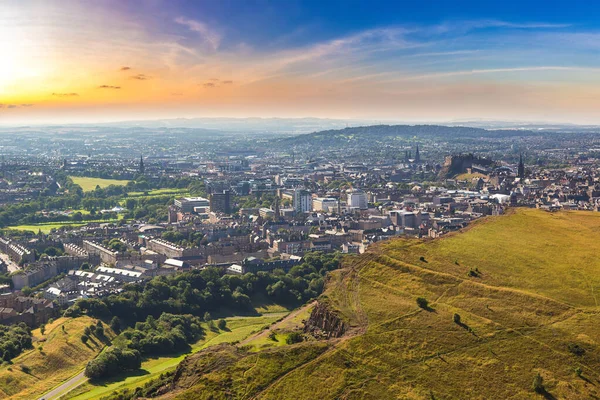 Cityscape Edinburgh Arthur Seat Una Bellissima Giornata Estiva Scozia Regno — Foto Stock