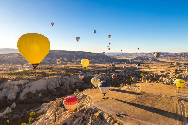 Varm Luft Ballonger Flygning Kappadokien Nevsehir Turkiet Vacker Sommardag — Stockfoto