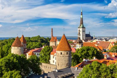 Havadan görünümü, Tallinn eski şehirde bir güzel yaz günü, Estonya