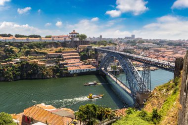 Panoramik hava görünümünde Porto Dom Luis köprünün bir güzel yaz günü, Portekiz